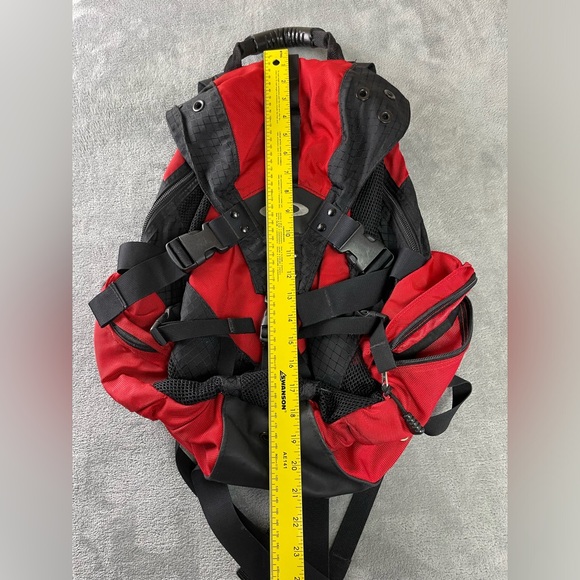 Vintage Oakley Icon Backpack Red Black Bag Nylon •One Side Pocket Zipper Issue• - Picture 15 of 16